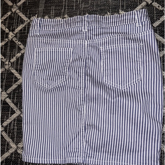 Pin stripe hi-rise skirt - Picture 3 of 4